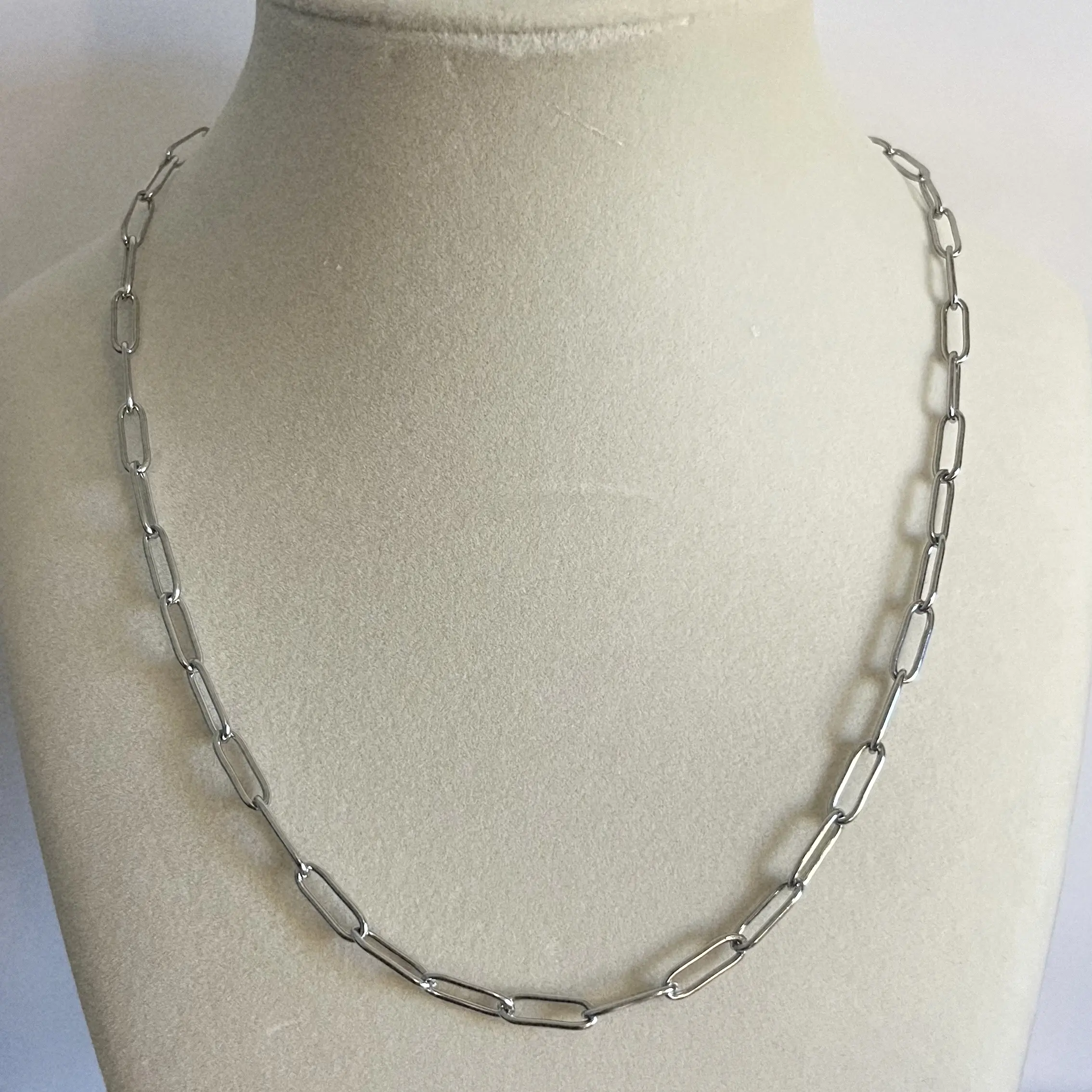 Silver stainless steel paperclip necklace Silver stainless steel paperclip necklace