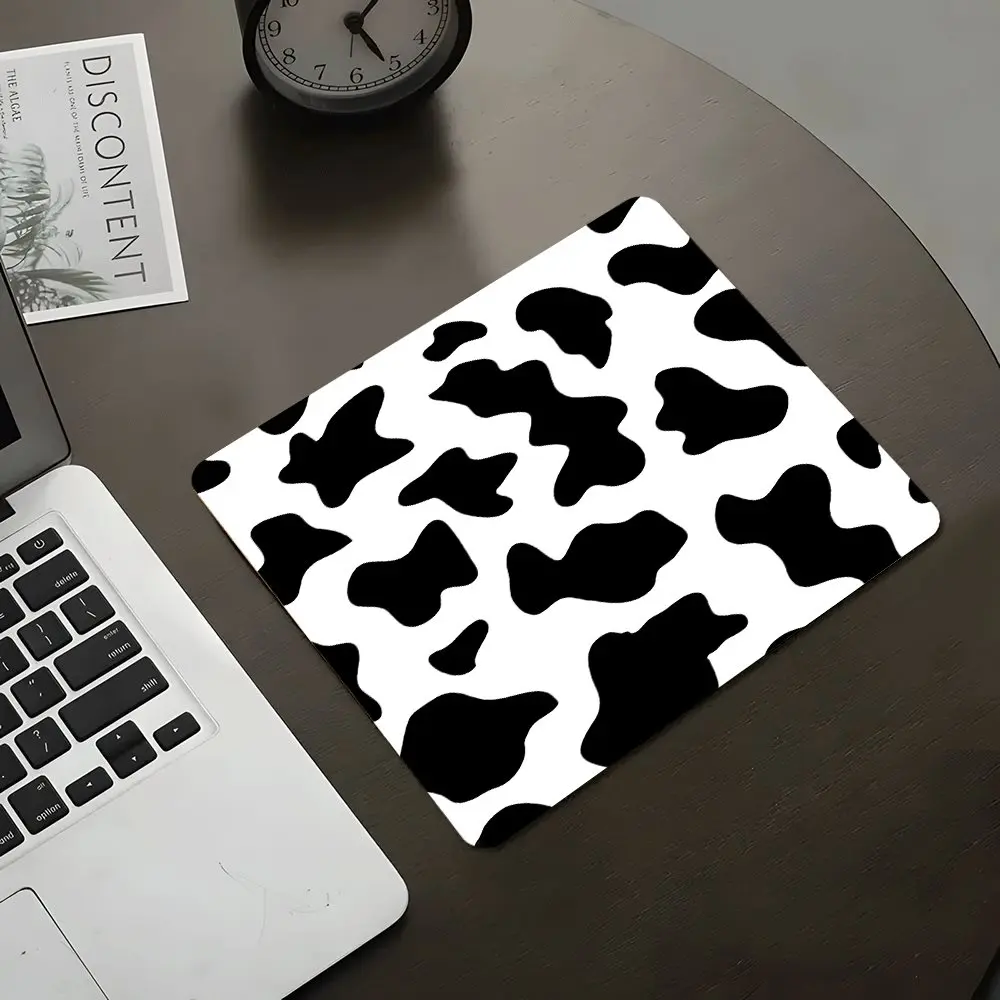 Cow Print Black White Animal Pattern Square Mouse Pad, Non Slip Mousepad, Desktop Decorative Protective Pad, Rubber Anti-slip Lockedge Work Pad, Small Size Suitable for Laptop, Desktop Computer Games, Work, Desk Accessories