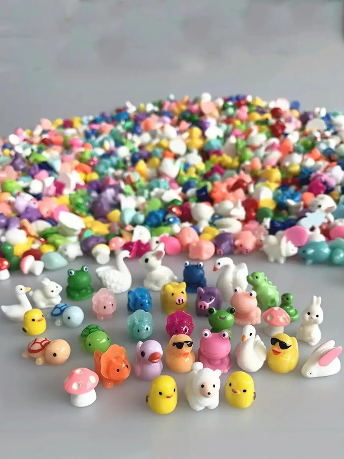 50 Pcs Small Resin Animal and Mushroom Statues, DIY Resin Ornaments, Colorful Small Decorations, Suitable for Fairy Gardens, Doll Houses and Aquariums, Landscape, Home and Party Decorations, Garden Accessories