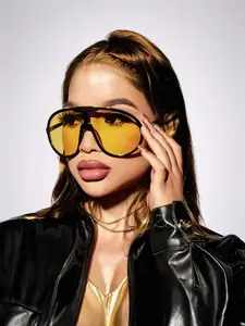 Unisex Oversized Frame Sunglasses, Personalized Flat Top Design, PC Material, Casual Style, All Seasons Wear, Futuristic Technology Sense