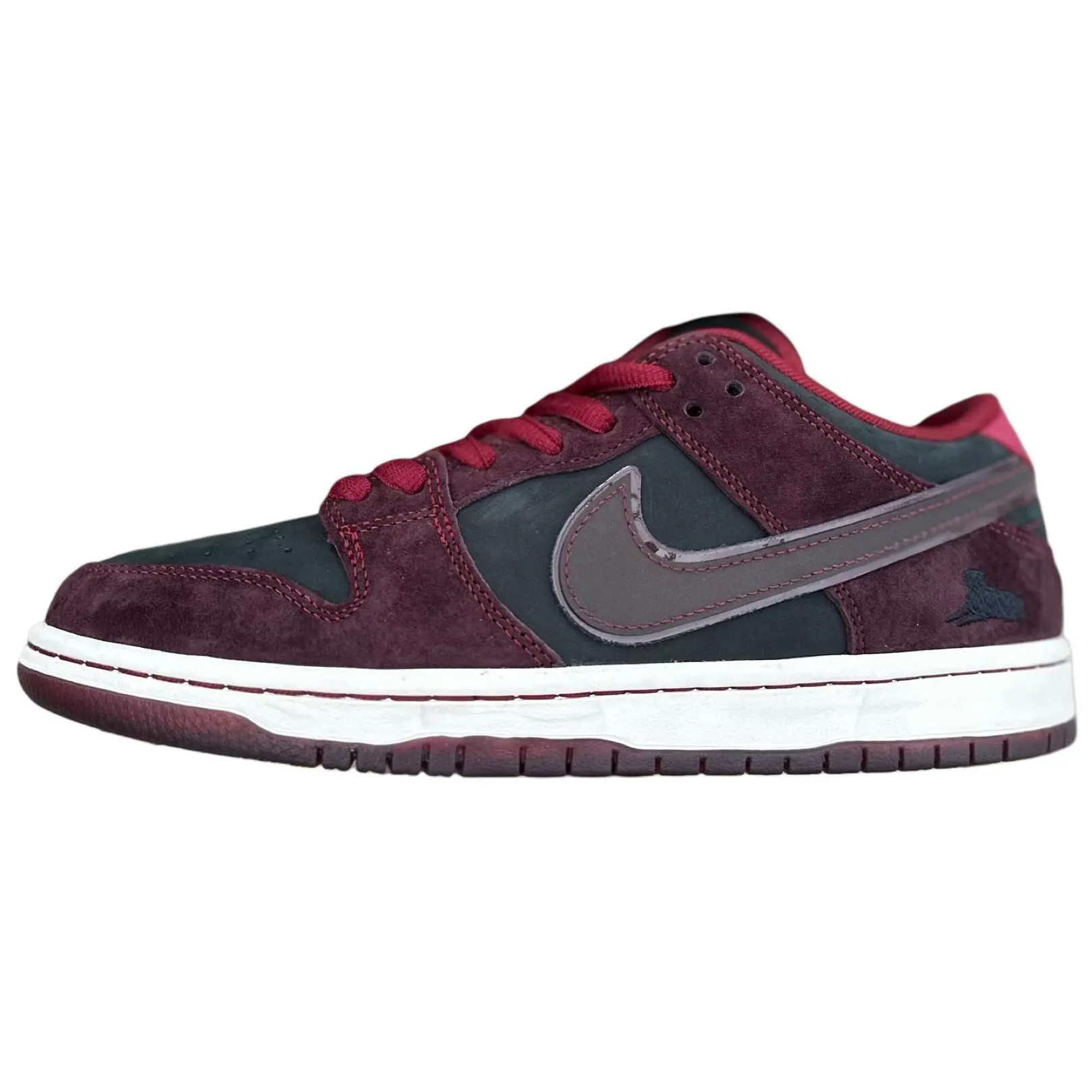 Nike SB Dunk Low Riot Skateshop Durable Non-slip Skate Shoes Men's Mahogany Dark Beetroot-Team Red-Sail-Night Maroon FZ1289-200