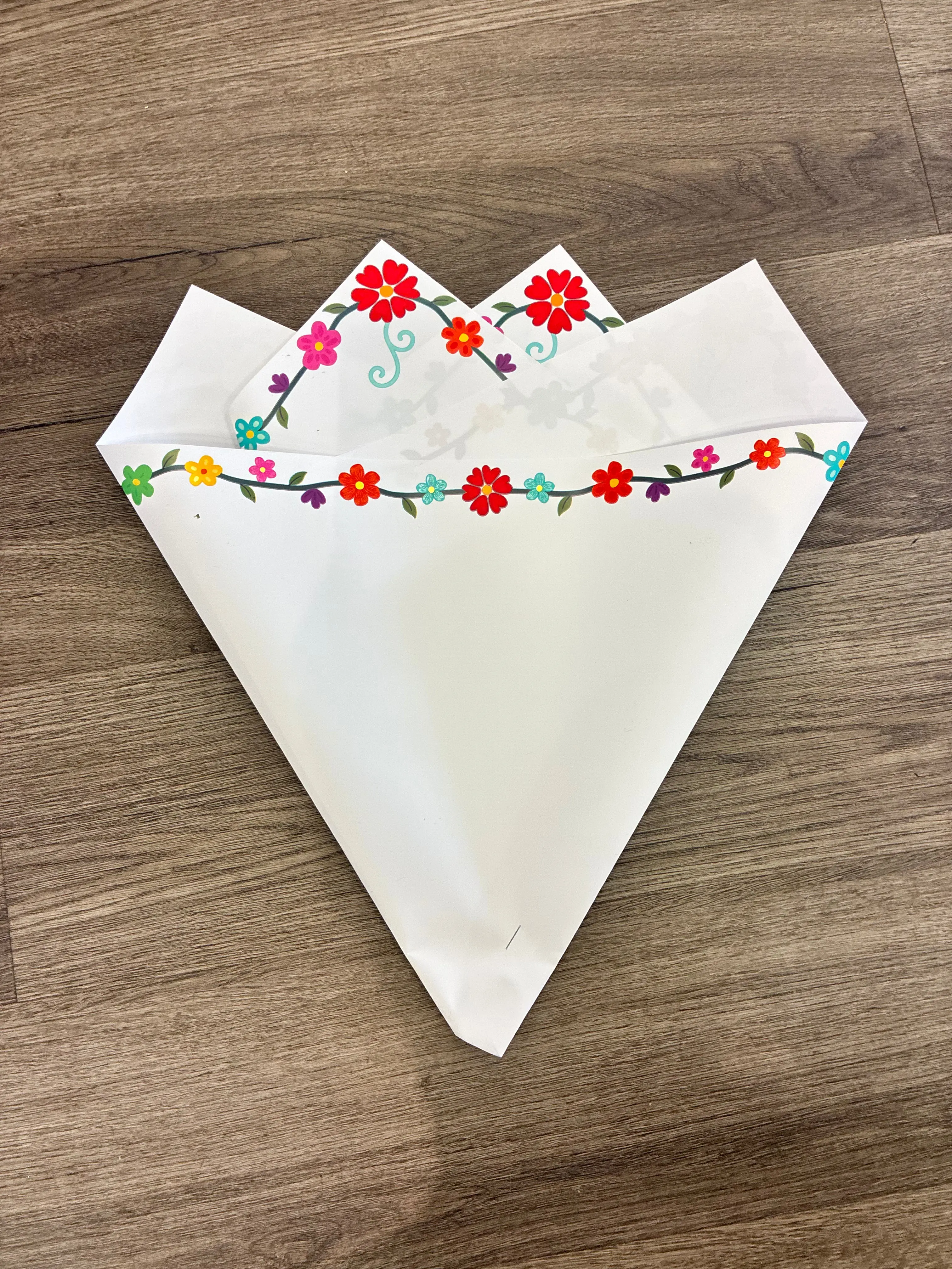 Colorful flower edge white 🌺