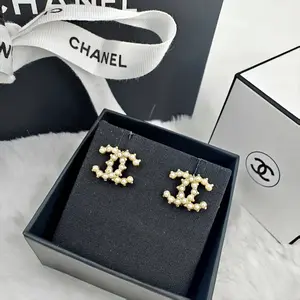 Pre-owned Chanel Gold Classic Logo Crystal Strass Stud Earrings 1108GIA0021