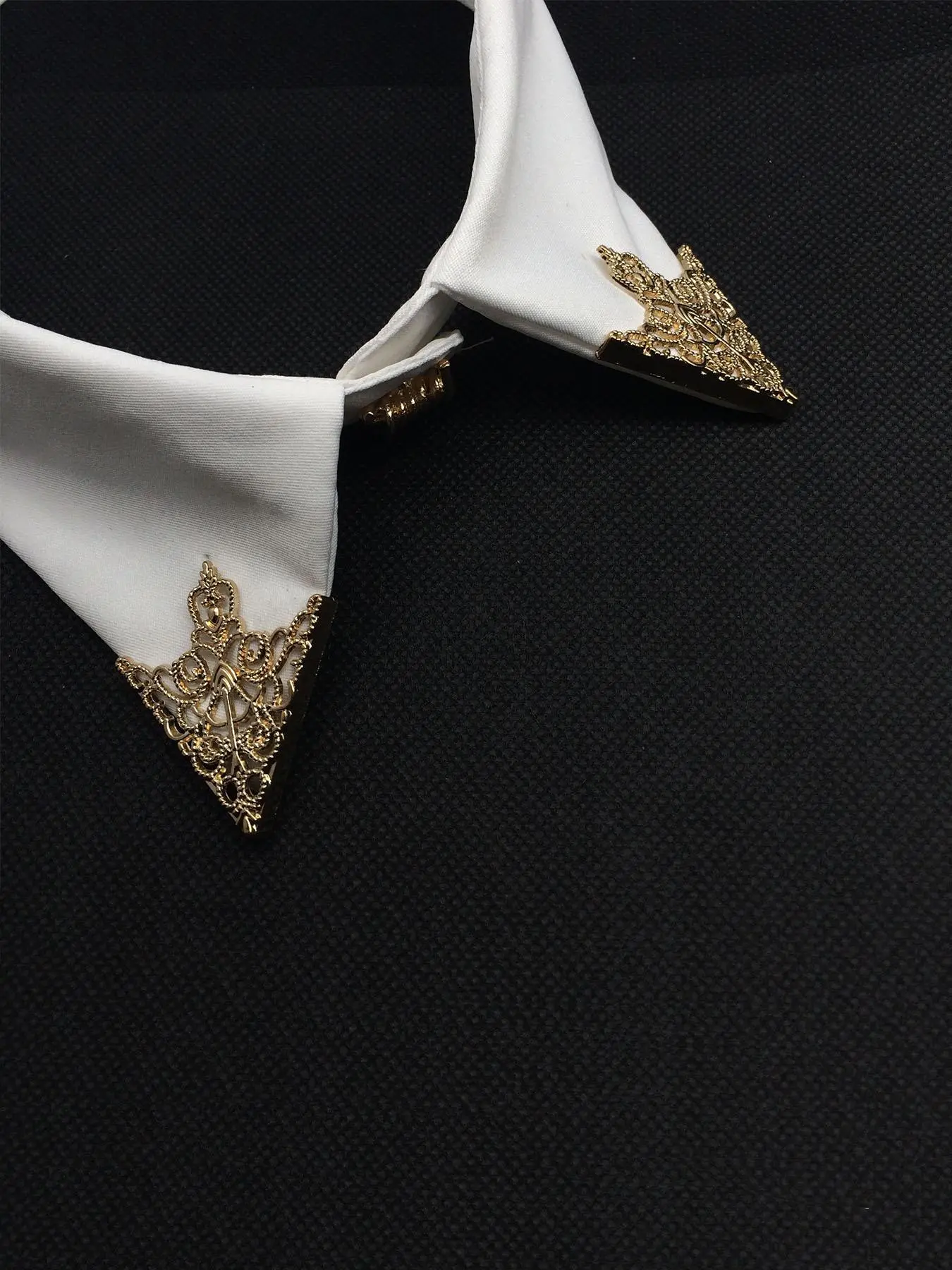 Vintage Hollow Out Design Triangle Shaped Collar Pin, Fashion Lapel Pin, 1 Pair Clip In Clothes Accessories for Men & Women for Daily Clothing Decor, Trendy All-match & Exquisite Collar Buckle Zinc Alloy Material for Birthday Gift, Gift Ready Jewelry