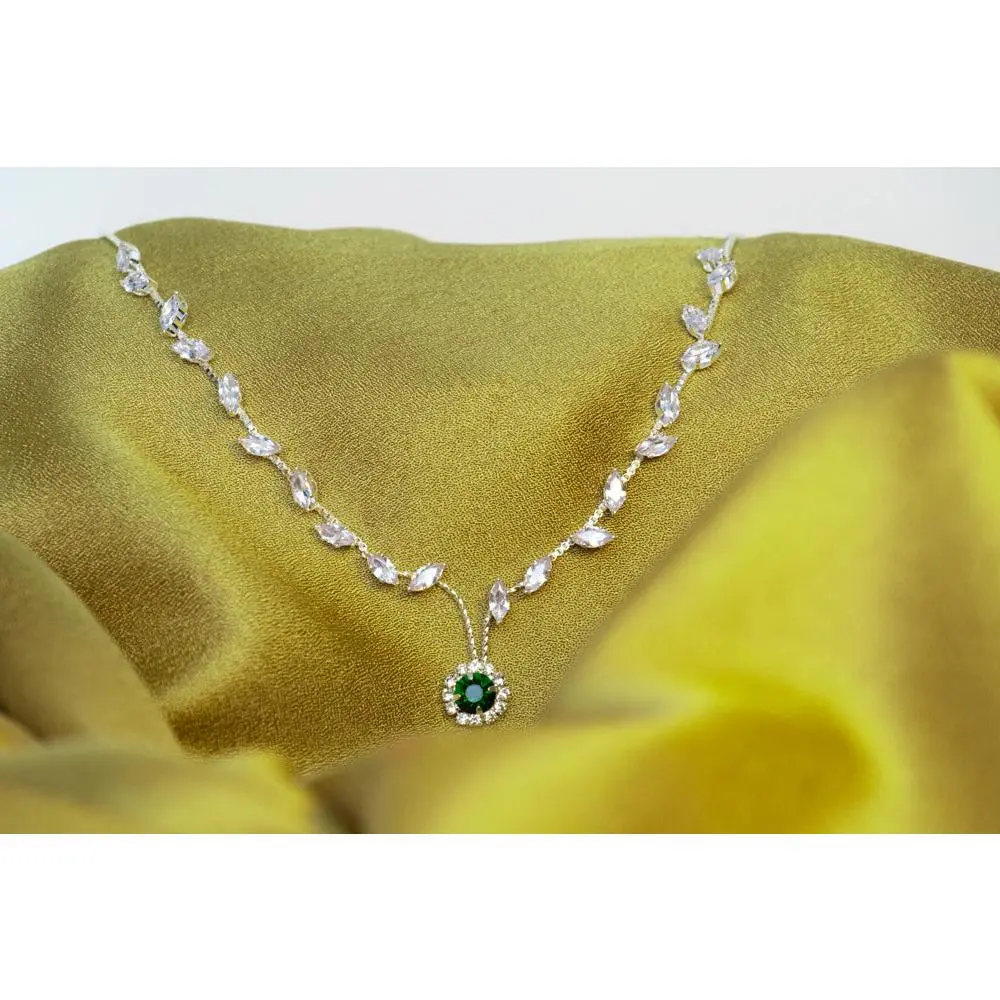 Forehead Jewelry with Shimmering Stones