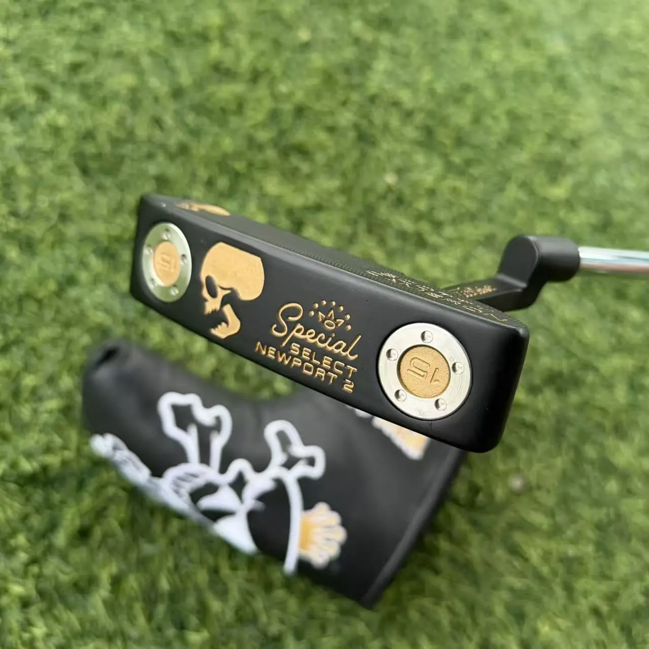 Cameron Skull Limited Special Select Newport2 Golf Blade Putter, Black Gold Stylish Putter With Replaceable Weights for Golf Training & Collection