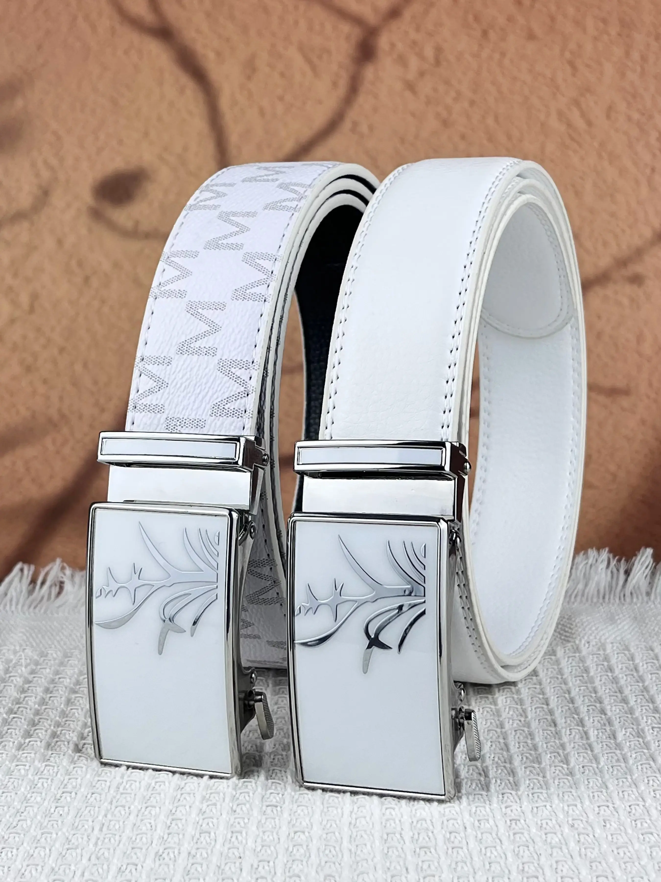 1 piece unisex white embossed belt with geometric elements, featuring a white alloy automatic buckle, 1.38-inch wide, Casual Style Belts, suitable for daily commuting and as a Valentine's Day gift, Textured, Versatile Belt