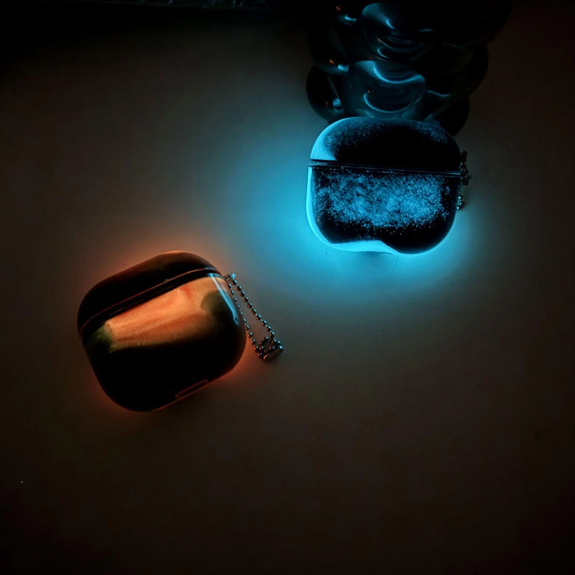 Glowing-in-the-Dark Flowing Sand AirPods Case with Keychain, Shockproof Scratch-Resistant Protective Cover, Compatible with AirPods 3/4/Pro/Pro 2 for Unique Protection