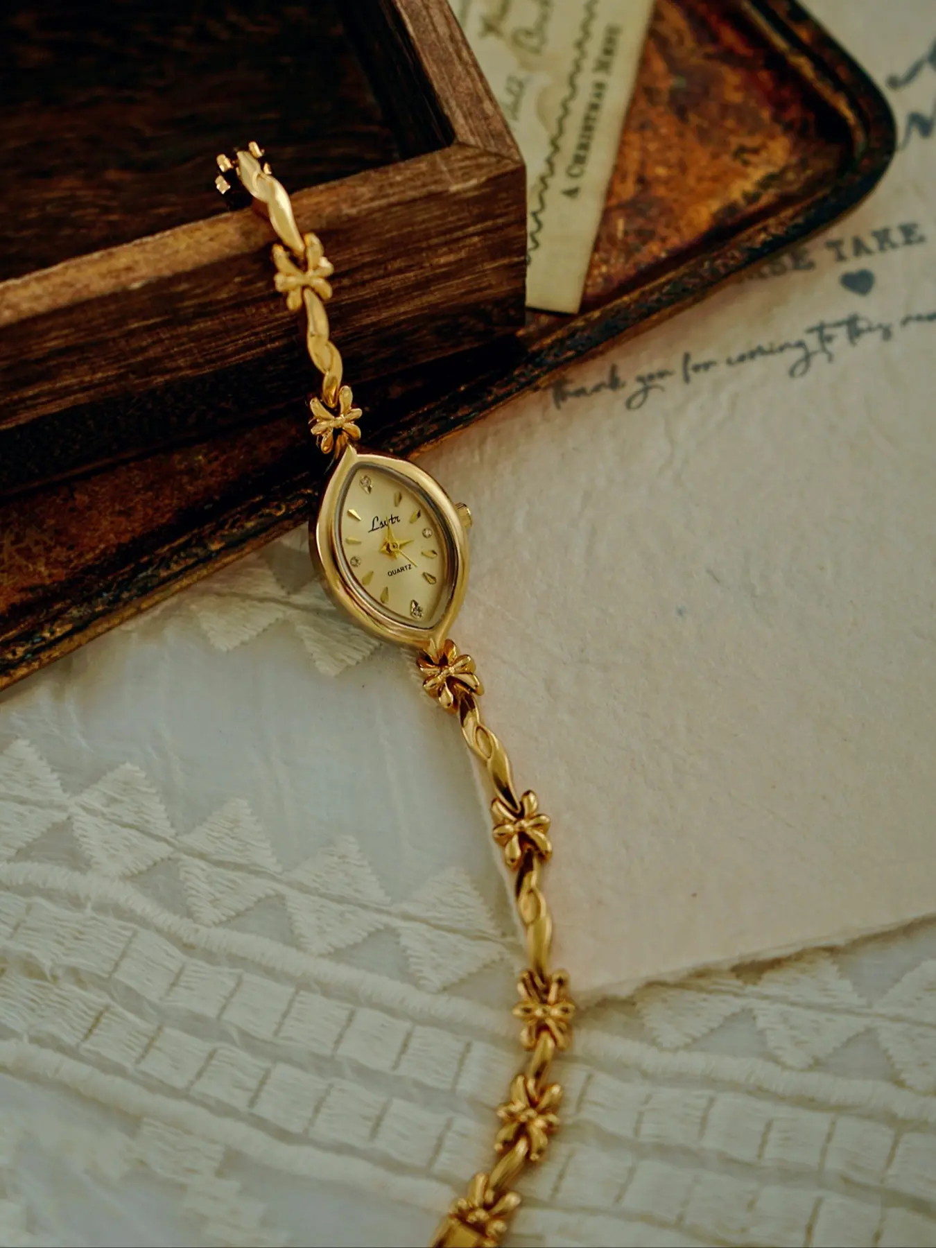 Elegant French Vintage Women's Quartz Watch, Small-Dial Waterproof Chain-Style Wristwatch for Daily Wear and Evening Events, Fashionable Waterproof Wristwatch, Quartz Analog Watch, Fashionable Stylish Watch