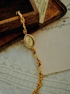 Elegant French Vintage Women's Quartz Watch, Small-Dial Waterproof Chain-Style Wristwatch for Daily Wear and Evening Events