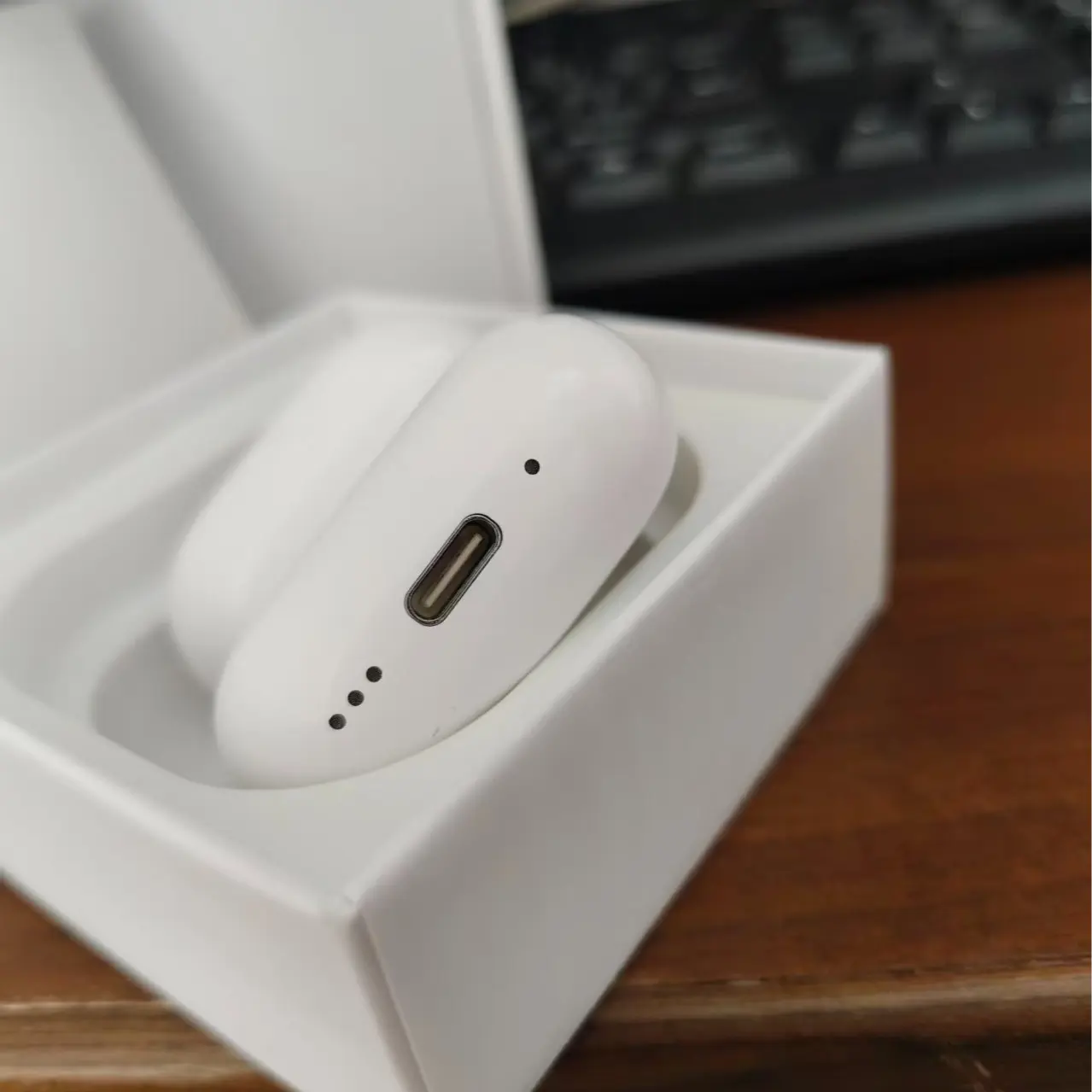 Pods 4Wireless Bluetooth Earphones ergonomic design&next-level sound quality. Featuring Adaptive Audio, Personalized Spatial Audio, improved Active Noise Cancellation,these deliver rich,clear sound and all-day comfort—perfect for music, calls, and more.