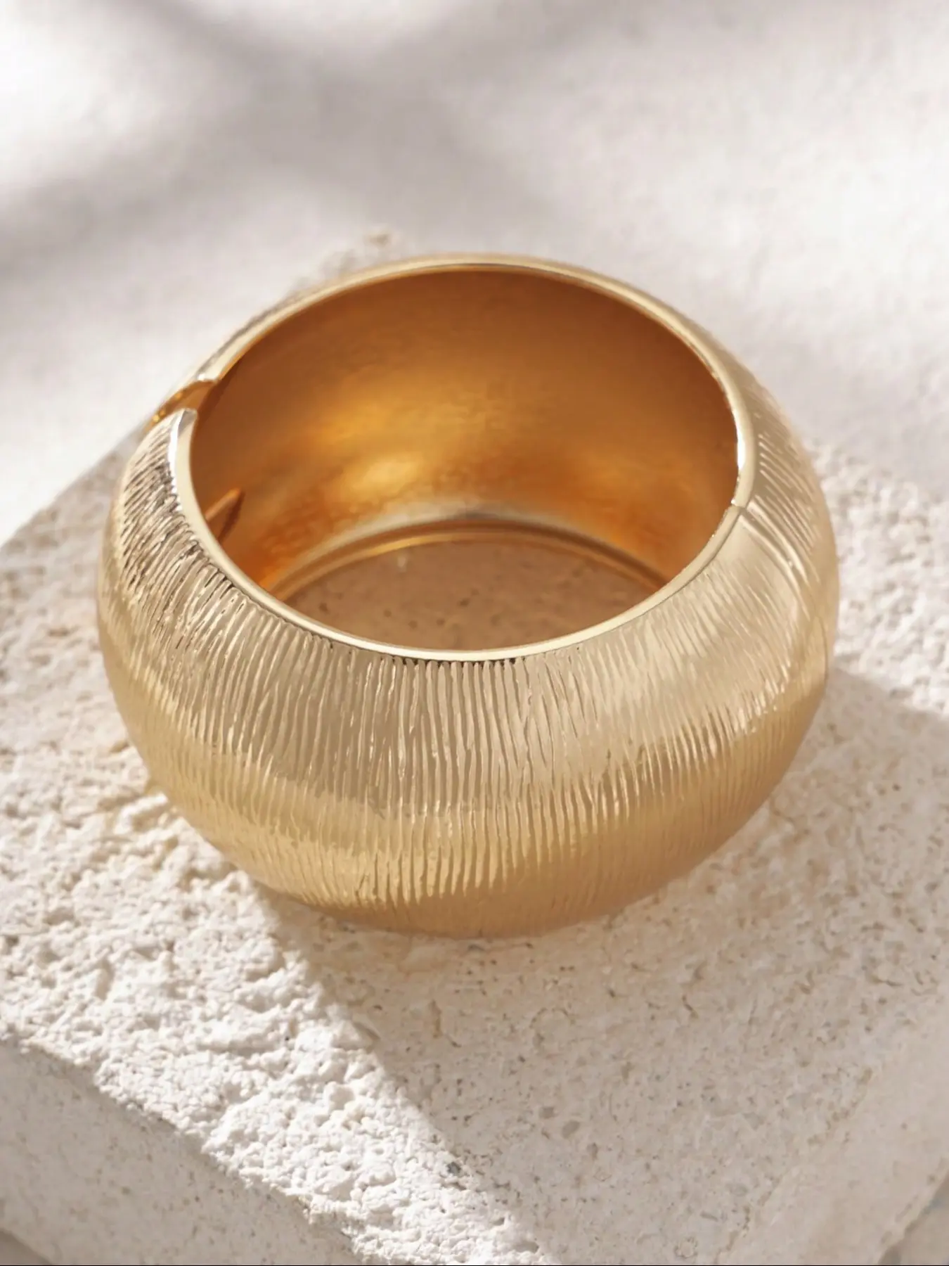 Chunky Cuff Bracelet for Women, Fashionable Bangle, Bold Wide Bangle, Retro Textured Metal Design, Perfect for Parties & Holidays, Trendy Jewellery Accessories, Fashionable Chunky Bangles