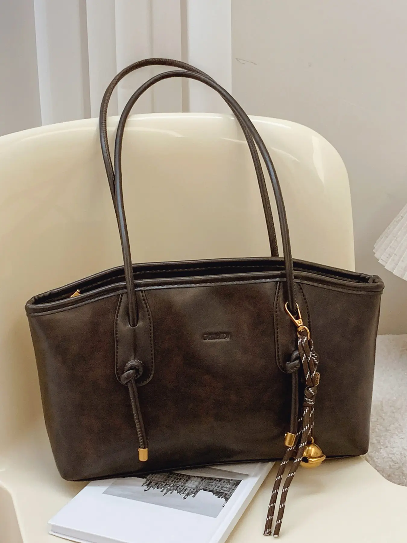 Gentle retro light luxury texture tote bag, casual and versatile fashionable large capacity handbag shoulder bag, with cute plush pendant hanging design, suitable for commuting to and from work, shopping in the mall, Casual Shoulder Purse