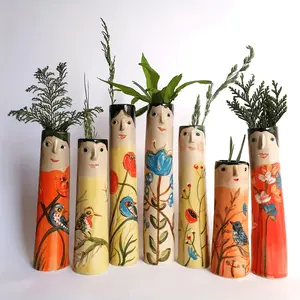 Creative flower bud vase, family painting small flower vase, face-shaped flower vase, handmade Bohemian vase for decoration, farmhouse room decoration, home indoor and outdoor vase art decoration, sculpture ornament