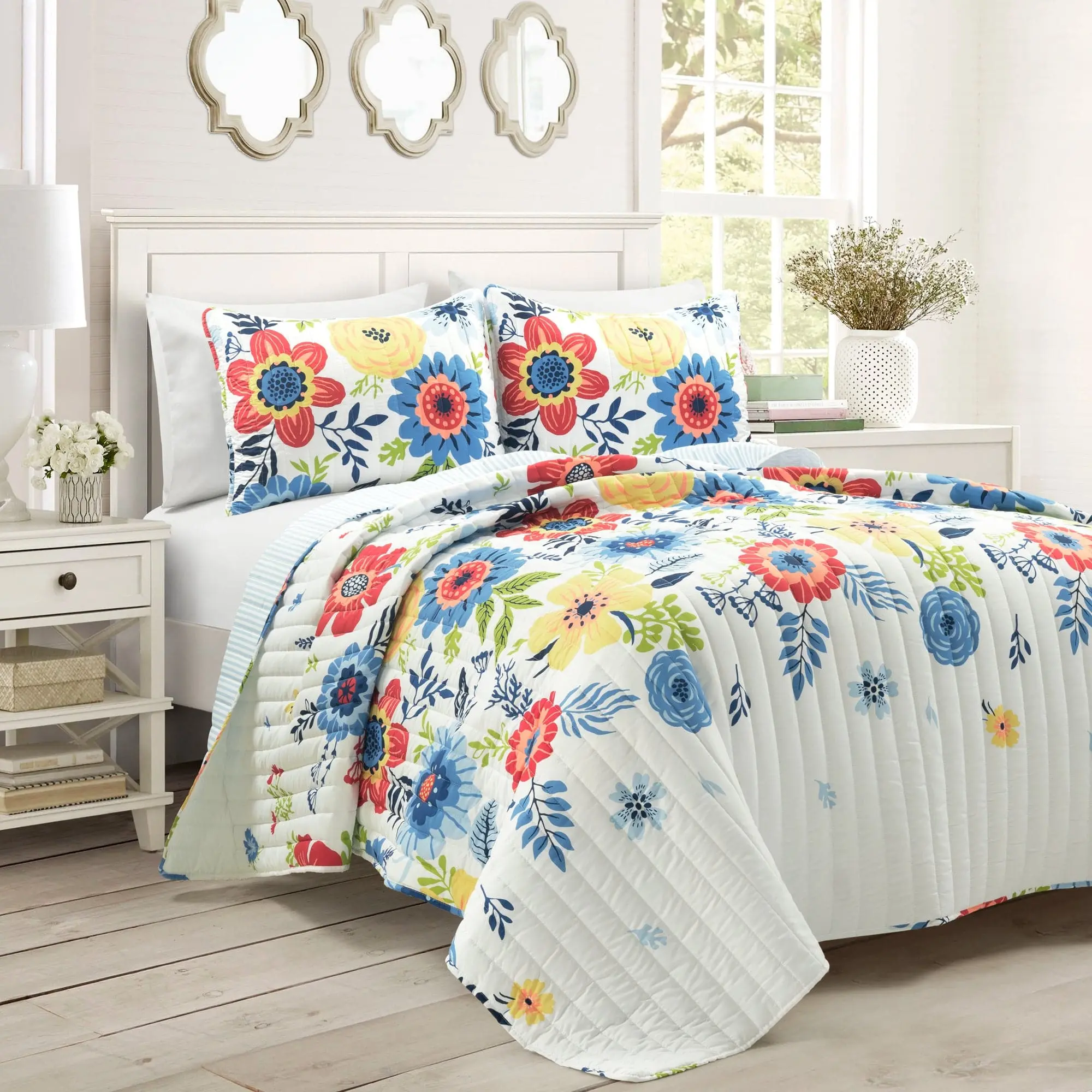 Lush Decor Cottage Core Ariana Reversible Flower Quilt 3-Piece Set - Reversible Bedding Set, Bright Flowers & Striped Design, Full/Queen/King Sizes, OEKO-TEX Certified, 100% Polyester, Machine Washable, Bedroom Decor, Home Interior, Flower Quilt Sets, Ove