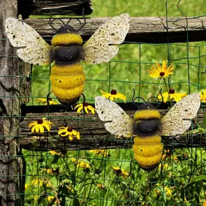 Set of 2 Rustic Metal Bee Wall Hanging Garden Decor, Vibrant 3D Iron Art Sculpture for Home Yard Wedding Party Decor, Garden Accessories