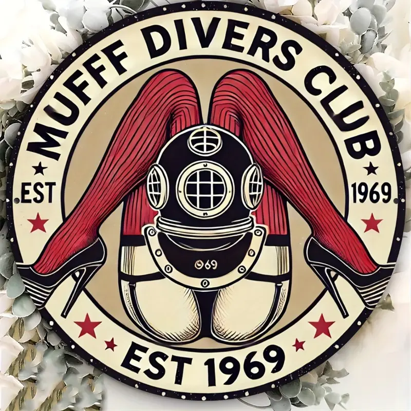 1 Piece Not Real Clock Muff Divers Club 8x8inch Round Metal Wall Decoration, Room Decor, Vintage Style Indoor Decor, Red High Heels and Diving Gear Design, EST 1969, Suitable for Home Office Bar, Gift for Diving Enthusiasts