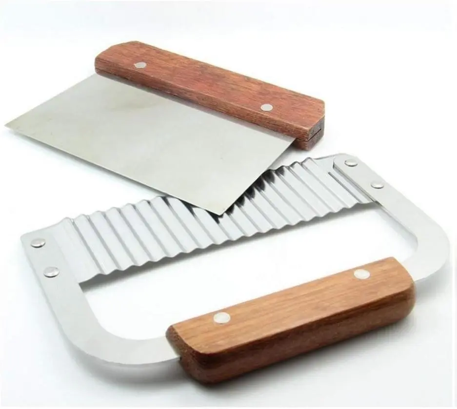 DD-life 2-Pack Multi-Use Metal Soap & Cake Molds Utensil Set - 18.5cm x 12.3cm Wavy/Straight Designs, Potato Cutter That Slices Easily, Cuts Bars of Soap, Kitchen Garnish (Hand Wash Only)