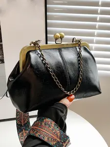 Simple and trendy shell chain shoulder crossbody bag, Casual Trendy Purses, casual and versatile handheld shoulder clip bag, solid color niche design shoulder commuter bag, suitable for dating, shopping and daily matching