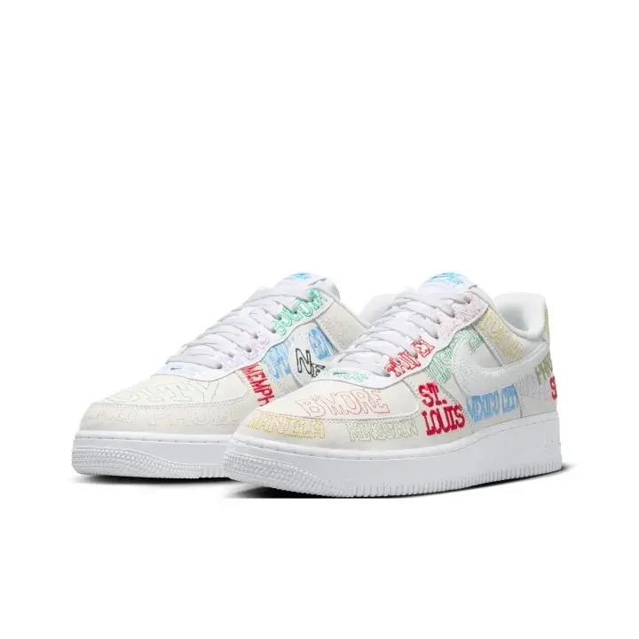 Colorful City Graffiti Letter Print Low Top Skate Shoes Soft Cushion Insole Anti-Slip Rubber Outsole Street Fashion Daily Casual Sneakers