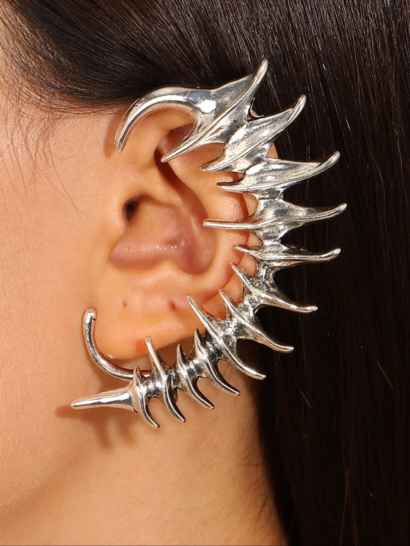 Gothic Style Witchy Jewelry Non-Piercing Ear Cuffs, Spiked Skeleton Design, Unisex Zinc Alloy Earrings, Unique Fashion Accessory for All Seasons, Spiky Earrings, Fashionable Earrings