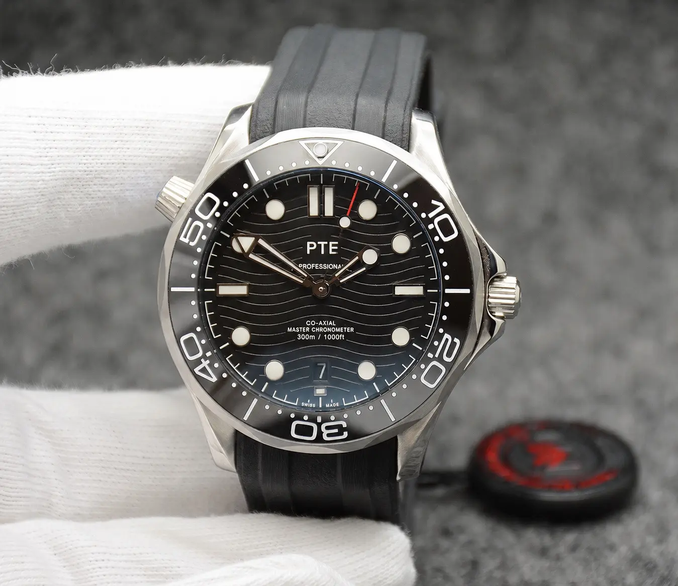 Luxury Automatic Diver Watch for Men – Black Dial, Rubber Strap, Stainless Steel Mechanical Sports Wristwatch