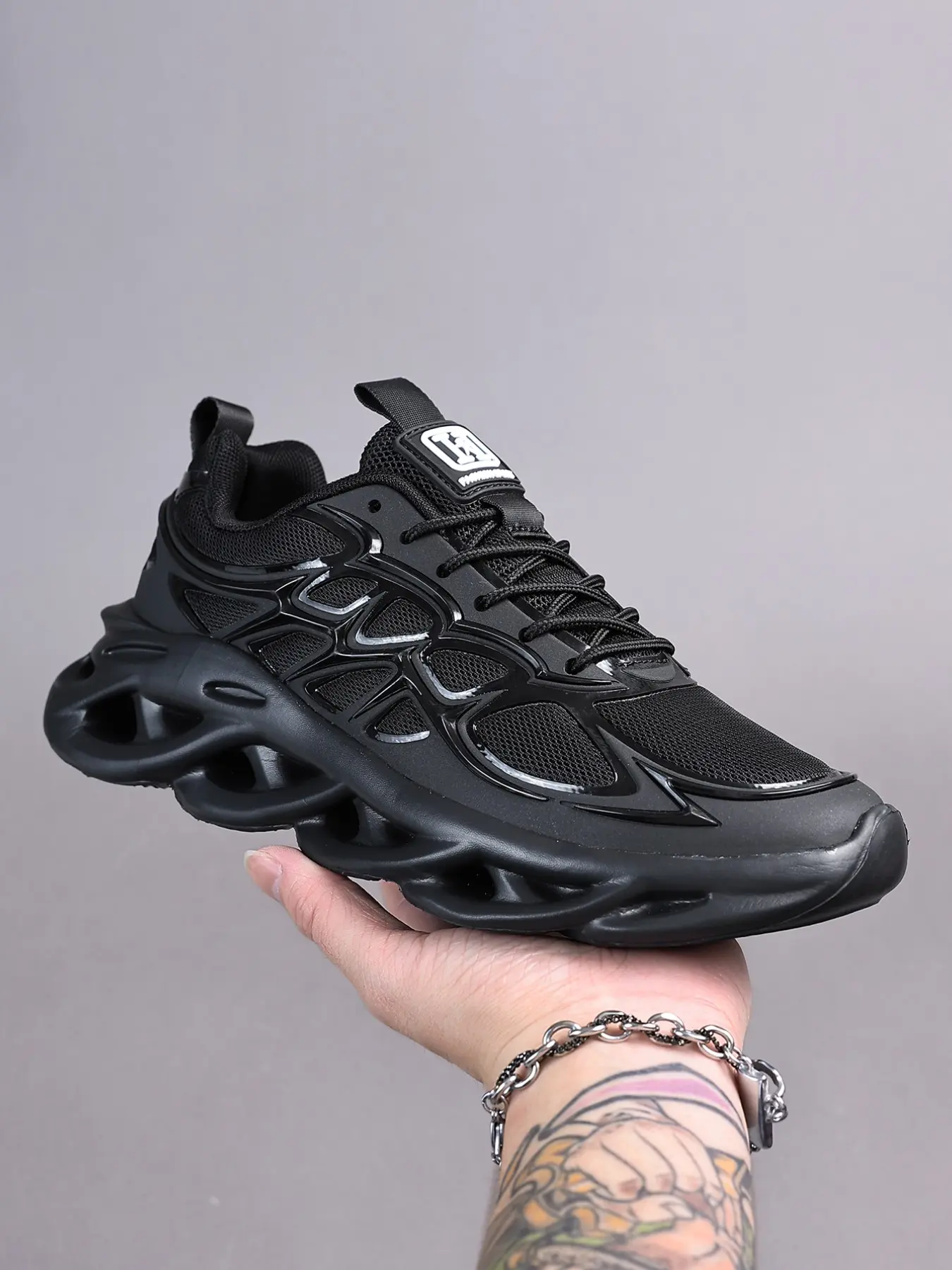 Men's High-Performance Thorn Skeleton Sneakers, Mesh Design, Futuristic Hollow Out Sole, Urban Functional Style, All-Day Comfort
