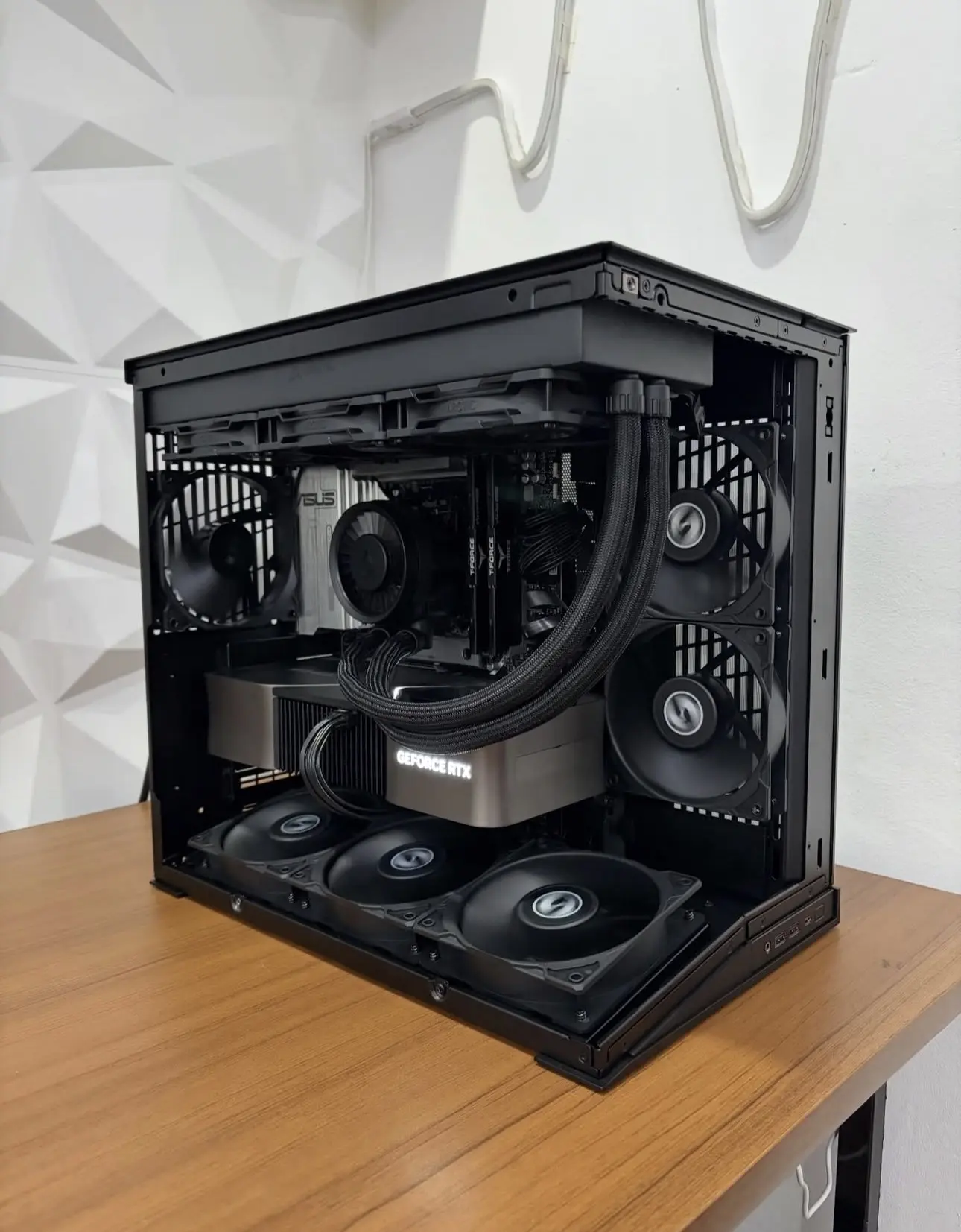 Brand new Ryzen 7 9850X3D + RTX 4090 Gaming PC