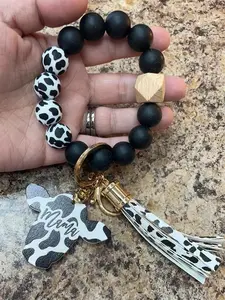 1pc Fashion Colorblock Cow Pattern Tassel Design Beaded Western Cowprint Keychain For Women For Gift, Trendy Car Decor, Creative Clothes Accessories, Wristlet Keychain, Keychain Jewelry