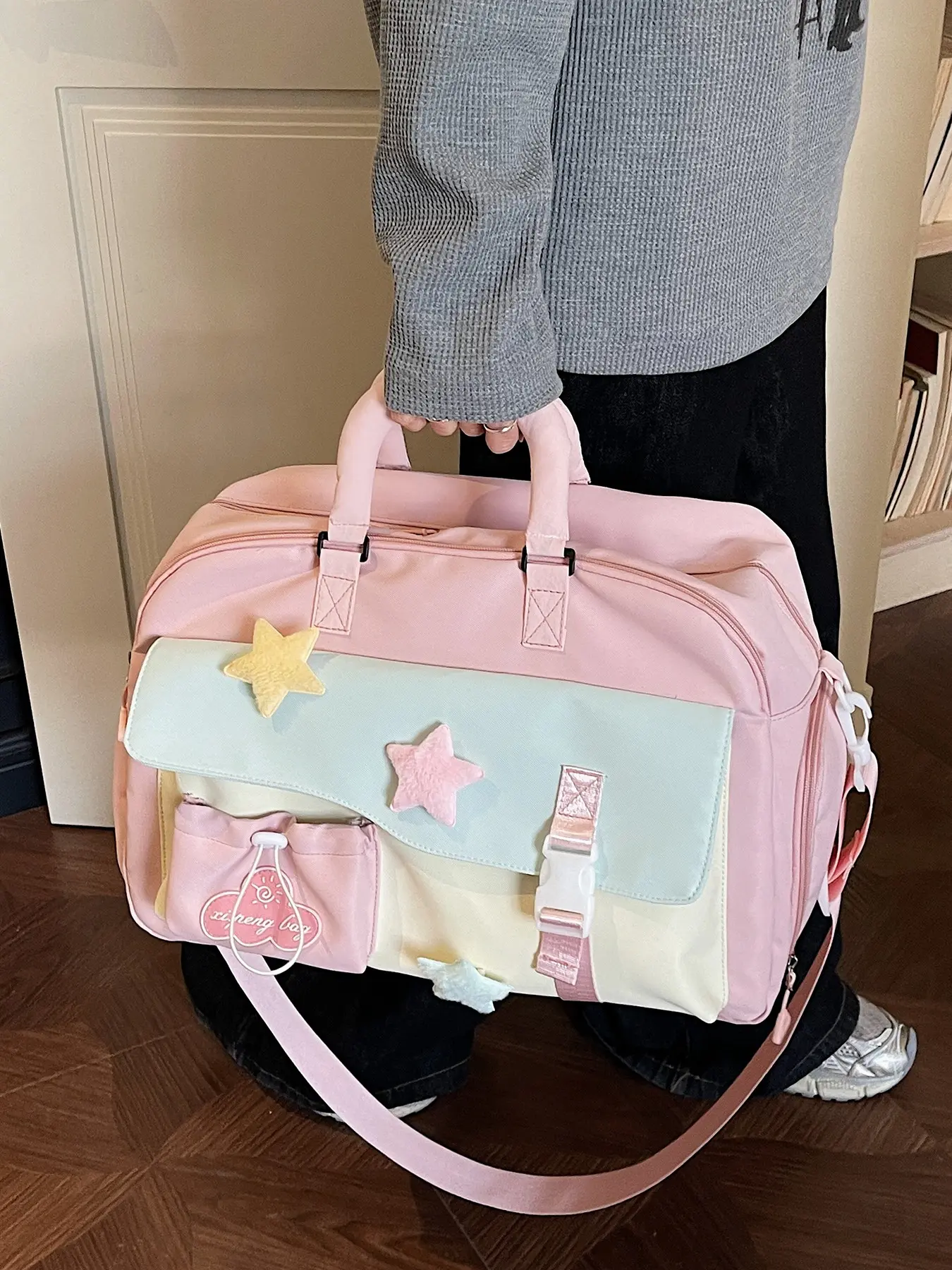 1pc  Large capacity girl's heart travel bag with zipper closure and contrasting color design, multiple compartments for storage, wear-resistant and durable, suitable for school and short distance travel, super suitable travel bag, Traveling Bag