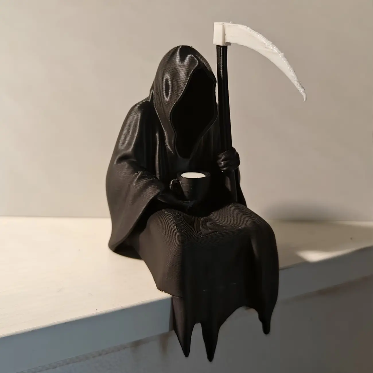 Gothic Dark Knight Decorative Statue, Grim Reaper Figurine Design, Perfect for Halloween & Holiday Decor, Ideal for Garden Lawn Decoration, Outdoor Lawn Statue