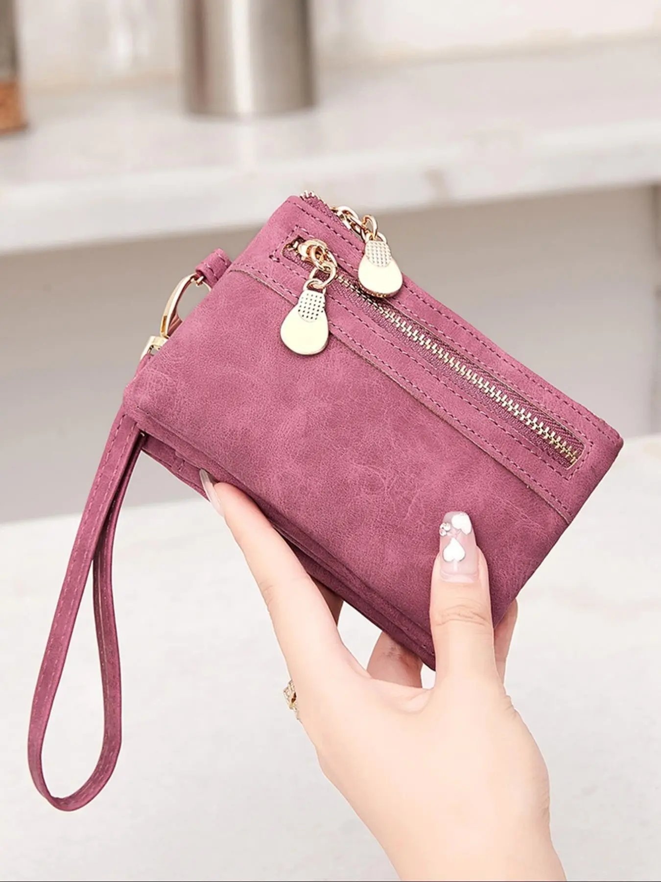 Women's Retro Design Snap Short Wallet with Zip Closure and Wrist Strap, Compact Minimalist Design for Daily Use, Multi-Functional Short Wallet for All Occasions，Christmas Gift, Valentine's Day Gift, Ideal Gift