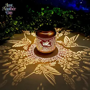 Outdoor Solar Lantern with Hummingbird Pattern, Waterproof Iron Art Projection Light, Decorative Hanging Solar Light for Villa & Backyard