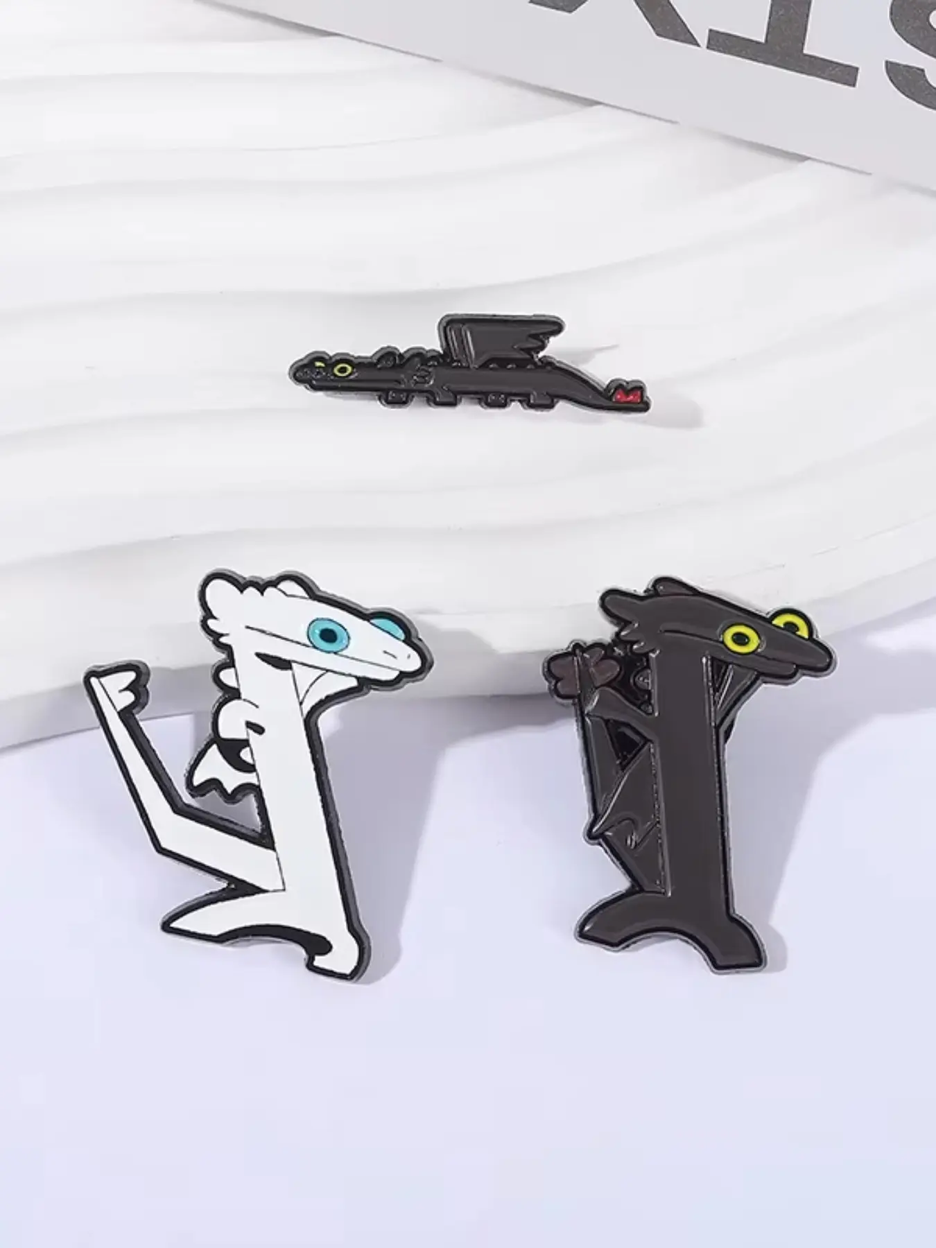 3-Piece How to Train Your Dragon Enamel Dragon Brooch Pin Set, Night Fury Toothless Dancing Style Clip Pins, Backpack Accessories Jewelry Gift for Friends