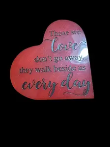 In Memory Resin Heart with Inspirational Quote Durable Keepsake for Remembering Loved Ones Sentimental Gift for Gifting or Personal Use Resin Material Sentimental Decor