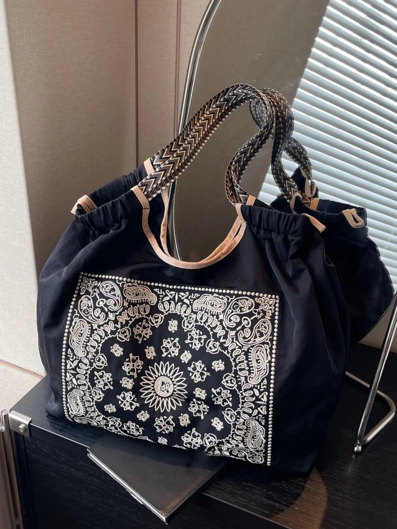 Personalized pattern design, Creative design bag, versatile, exquisite women's bag, Fashionable bag, trendy and niche, suitable for daily occasions, Crossbody Tote Bags, Crossbody shoulder bag, Casual Trendy Purses