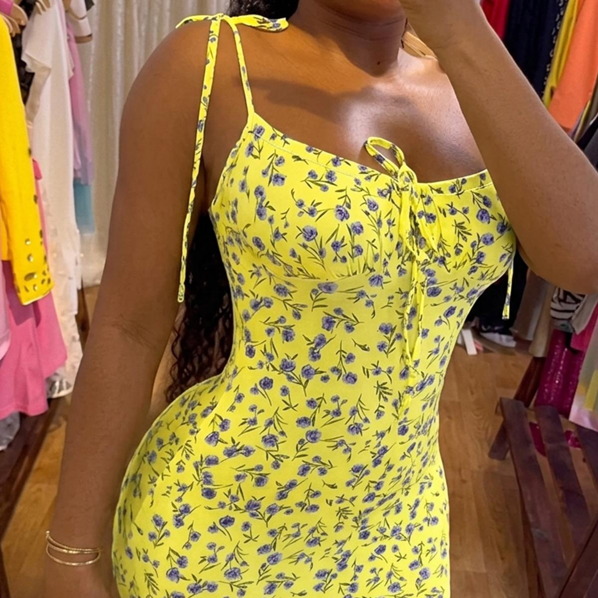 ChicMe Women's Ditsy Floral Print U-Neck Self Tie Spaghetti Straps Mermaid Hem Maxi Dress Slim Fit Ruched Zipper Back Tied Detail Vacation Dress