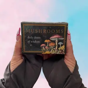 Mushrooms: Daily Doses of Wisdom (36 Gilt-Edged Full-Color Cards)