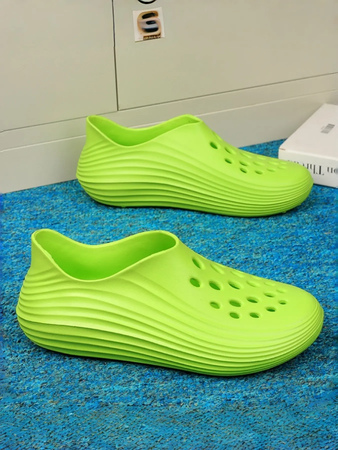 1 Pair 5-Color Daily Casual Clog Shoes (39-46 Men's Sizing) - EVA Upper + EVA Outsole + Breathable Hole Design, Non Slip Pattern, For Daily Casual Outfits, Breathable & Comfortable, Lightweight & Versatile, Trendy & Casual, Non Slip Clogs