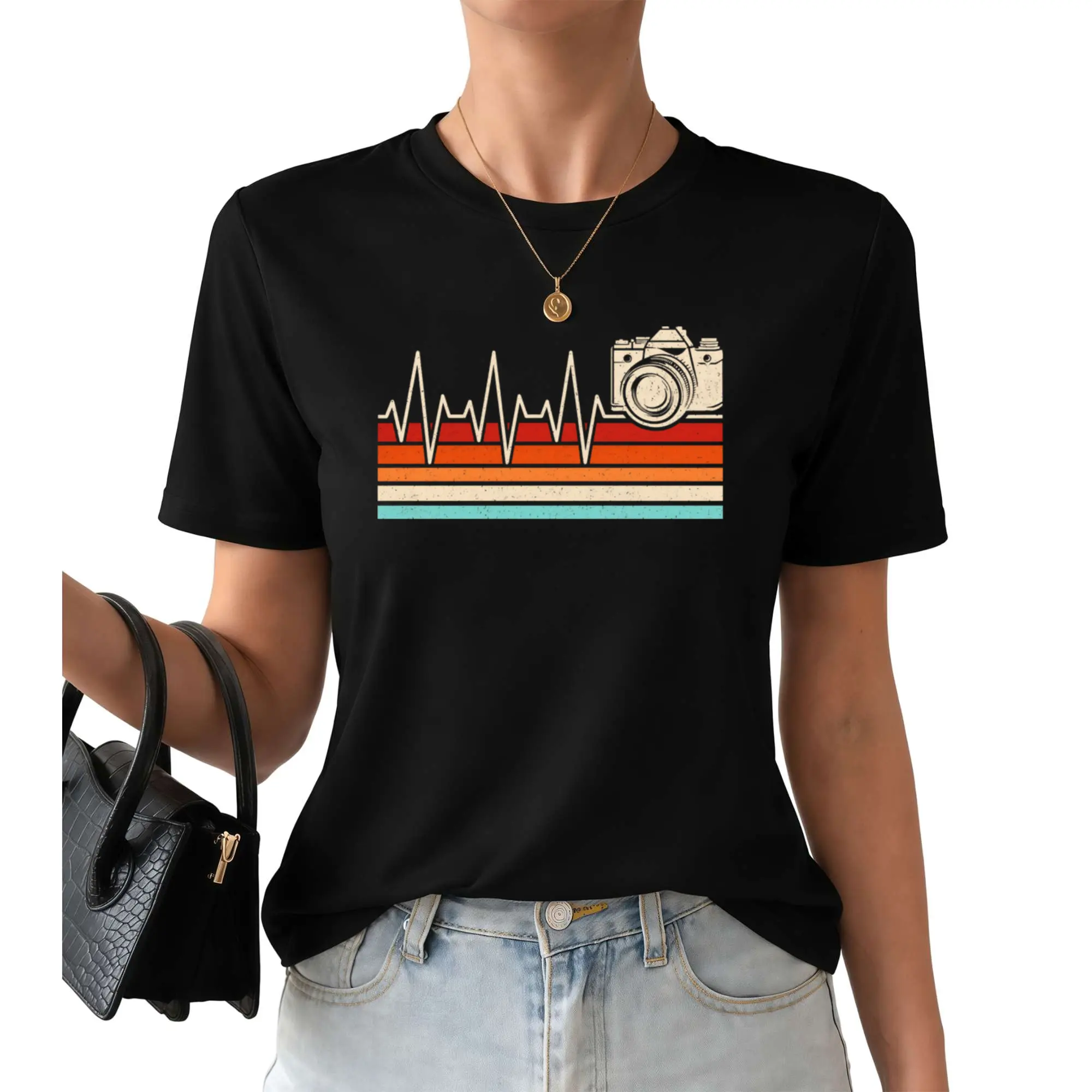 Retro Photography Heartbeat Vintage Camera Photographer Women T-Shirt