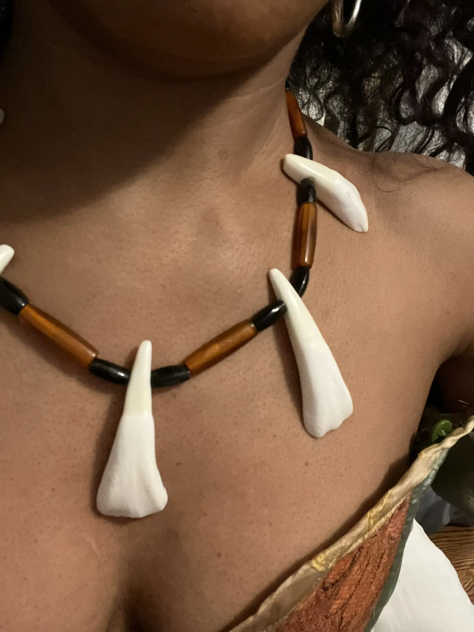 Vetiver Artist Life Tiki Animal Teeth Jewelry, Handmade Beaded Buffalo Coyote Teeth Bone Necklace for Halloween and Gothic Parties