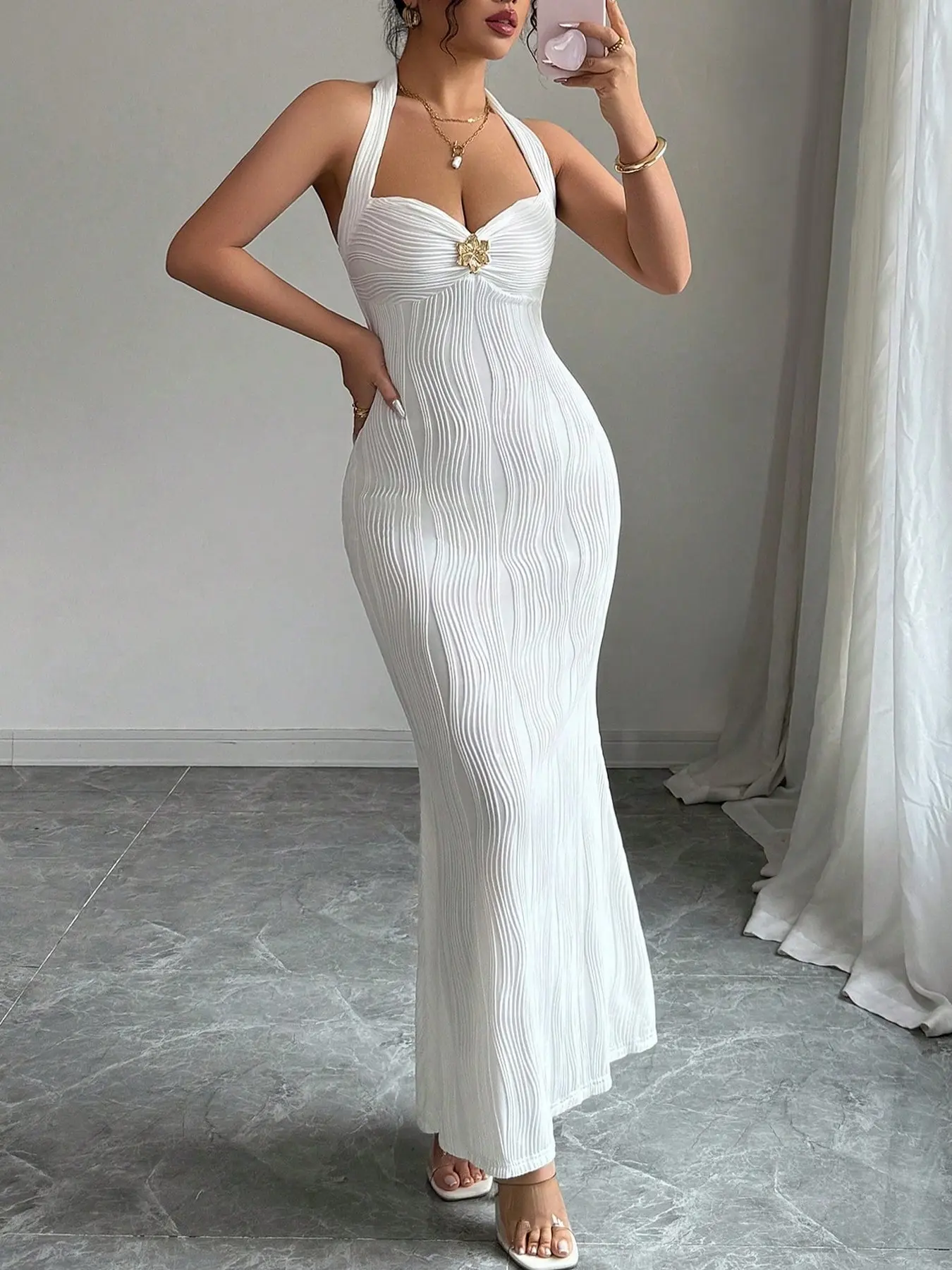 Elegant Chic Halter Neck Strap Sleeveless Dress for Women, Slim Fit Fish Tail Skirt with Embellishments, Long Evening Party Gown, Formal Wear, Elegance