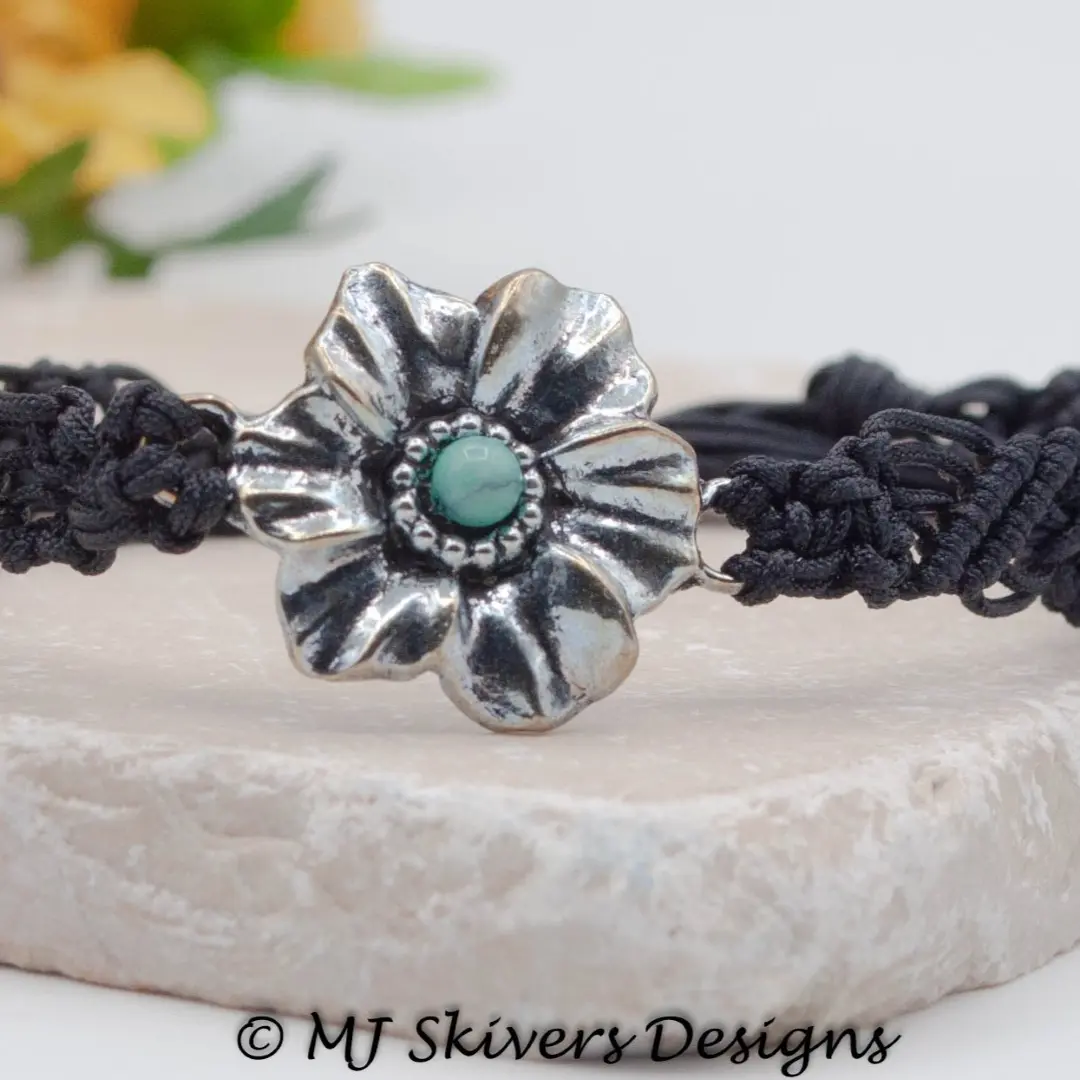Macrame Flower Connector Bracelet - Black