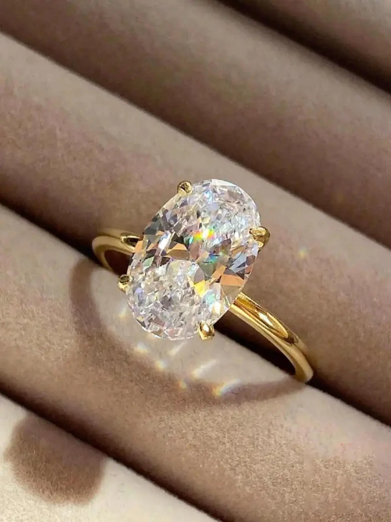 Women's Oval Zirconia Ring, 18k Simulated Diamond Engagement Ring, Elegant Jewelry Gift, Daily Wear, All Seasons, Solitaire Engagement Rings, Elegant Glittering Ring, Beautiful Rings