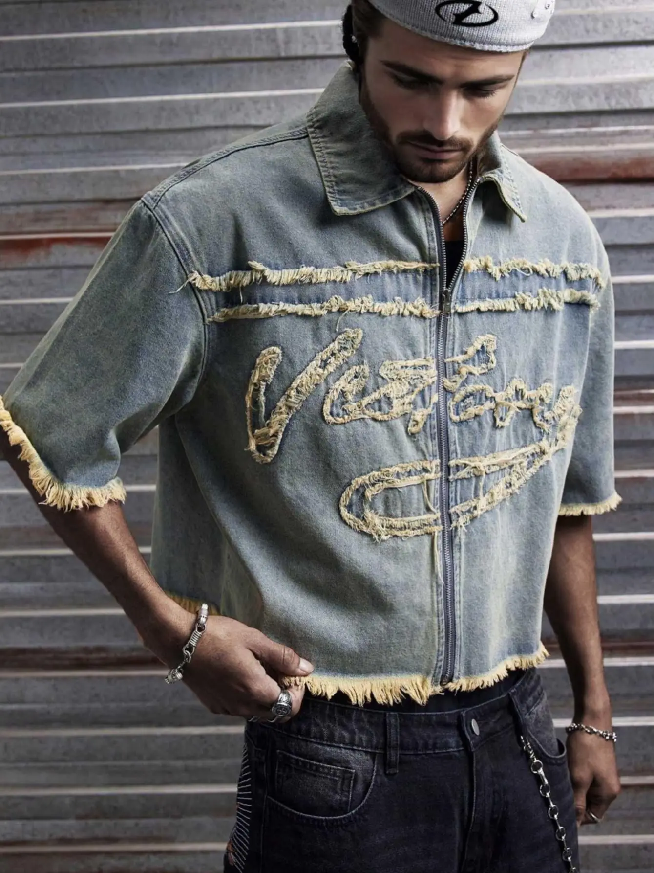 Men's High Cotton Frayed Letter Embroidery Denim Shirt Jacket, Vintage Washed Cropped Zip‑Up Short Sleeve Top, Streetwear Y2K Casual Outerwear for Men