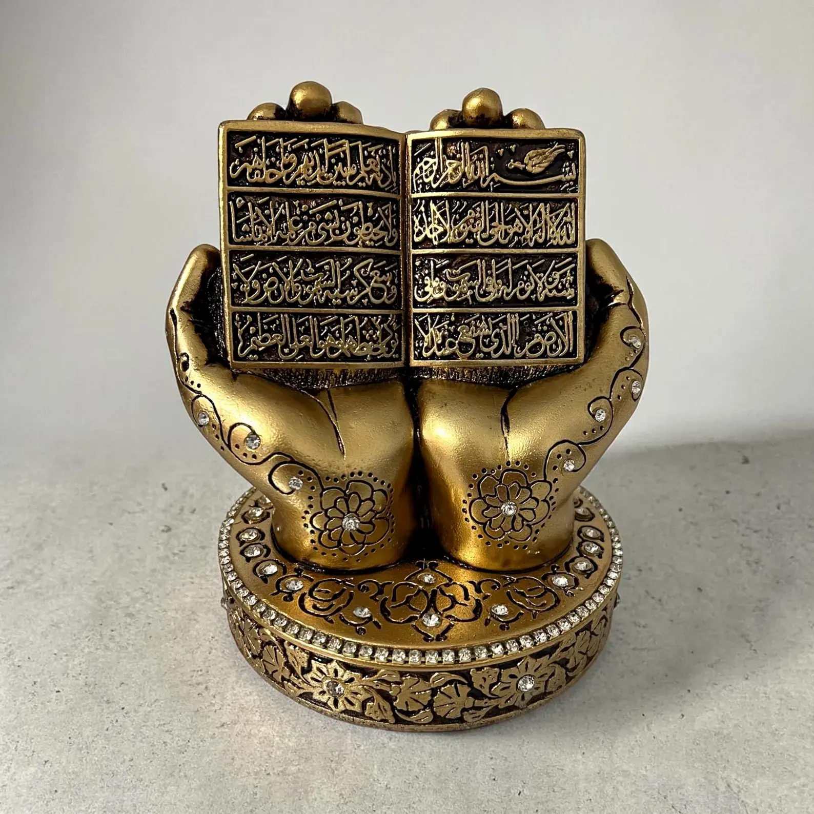 Small Lectern-Shaped Engraved Text Resin Ayatul Kursi Figurine - Islamic Home Decor, Ornate Religious Decor, Desk Ornament with Spiritual Meaning, Muslim Housewarming Gift, Table Accent