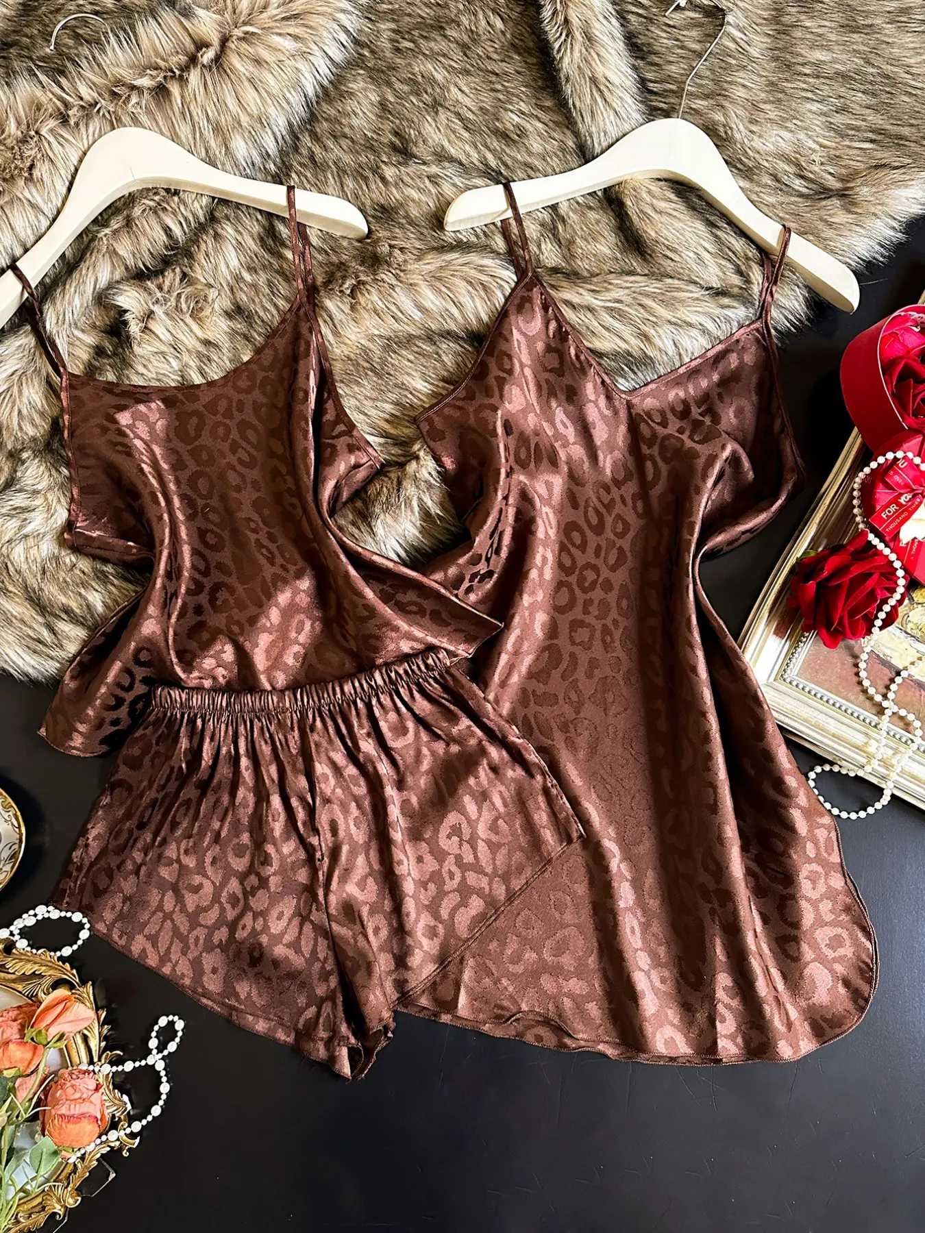 Women's Leopard Print Pyjama Set, Pajamas, Casual Slim-Fitting Sleepwear, Loungewear, V-Neck Nightdress, Round Neck Top, Short Pants, All Seasons