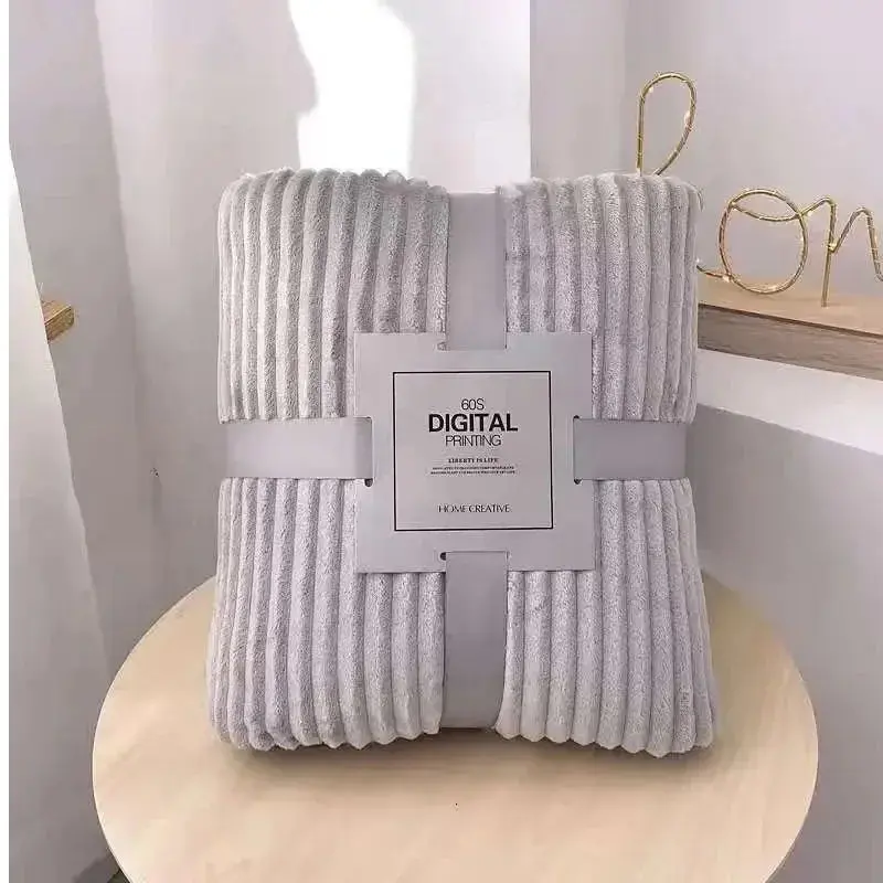 New 70x100cm Single Person Small Blanket Solid Color Coral Velvet Air-Conditioned Plush Comfortable and Warm Solid Color Blanket