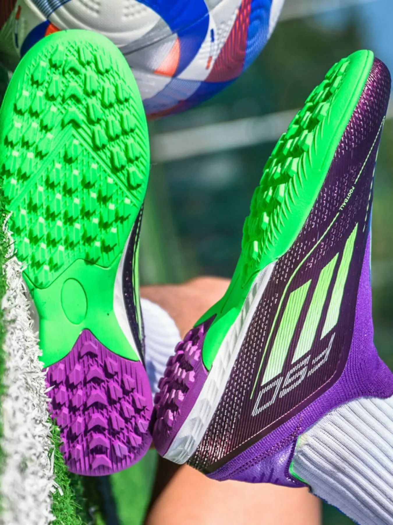 Trendy Colorful Laceless Soccer Shoes Men Women Youth Professional TF Turf Football Cleats Lightweight Breathable Non-Slip Durable Indoor Outdoor Athletic Boots for Training Match Daily Practice Sports Shoes Speed Cleats