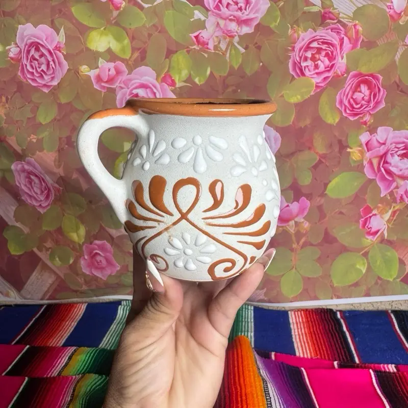 Taza Relieve Color Blanco con franjas mamey T. Design Handcrafted Ceramic Mug for Coffee or Tea